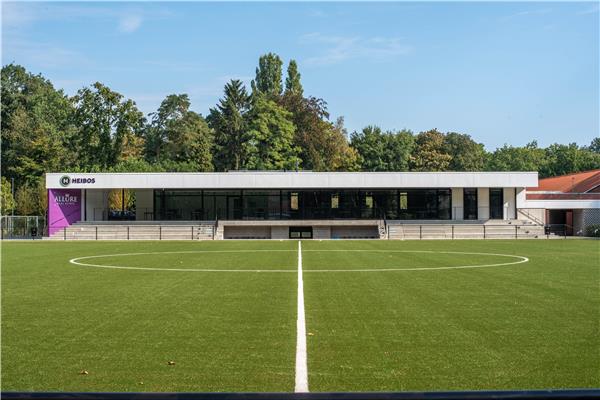 Aanleg kunstgras voetbalveld en trainingsveldje Heibos - Sportinfrabouw NV
